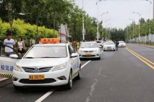 科三人工評判能找關系包過嗎?考科三安全員幫我踩了剎車會扣分嗎 科三人工評判能找關系包過嗎?考科三安全員幫我踩了剎車會扣分嗎