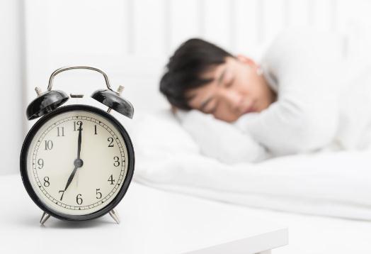 為什么30歲后睡眠少了很多?晚上失眠的人白天應(yīng)多補(bǔ)覺(jué)嗎 為什么30歲后睡眠少了很多?晚上失眠的人白天應(yīng)多補(bǔ)覺(jué)嗎