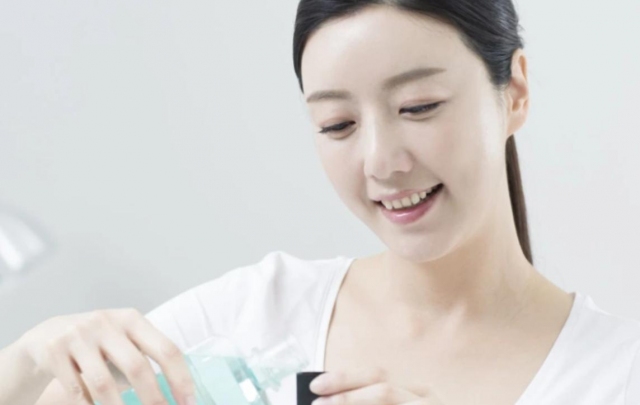 李施德林漱口水安全嗎 李施德林漱口水有什么效果 李施德林漱口水安全嗎 李施德林漱口水有什么效果