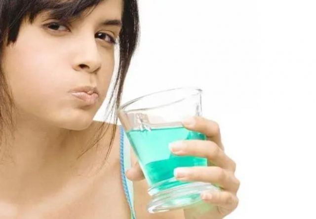 漱口水的用法及多久用一次 用了漱口水還要清水嗎 漱口水的用法及多久用一次 用了漱口水還要清水嗎