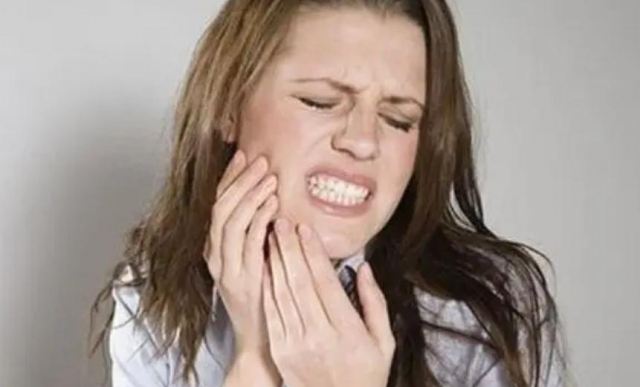 牙齒一嚼東西就酸痛是什么原因 牙齦炎會導致嚼東西酸痛嗎 牙齒一嚼東西就酸痛是什么原因 牙齦炎會導致嚼東西酸痛嗎