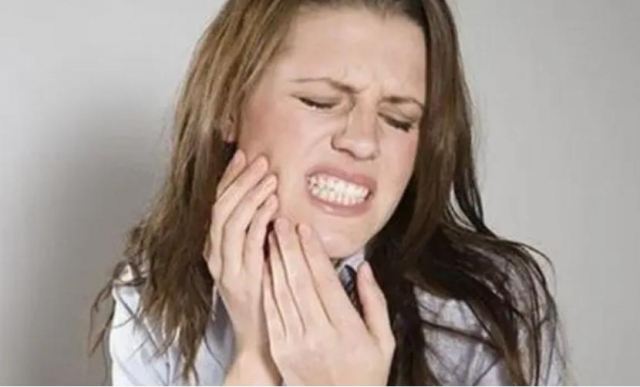 牙疼會不會引起食欲不振全身無力的癥狀?牙痛臉腫是怎么回事 牙疼會不會引起食欲不振全身無力的癥狀?牙痛臉腫是怎么回事