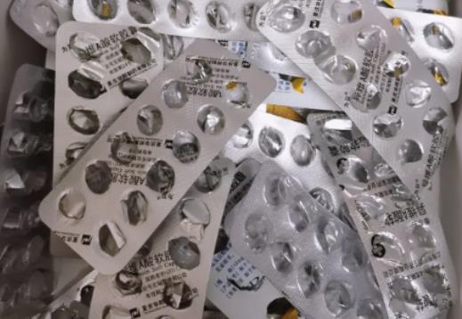 吃異維a酸一周痘痘嚴重了怎么辦?輕度痤瘡醫生開了異維A酸靠譜嗎 吃異維a酸一周痘痘嚴重了怎么辦?輕度痤瘡醫生開了異維A酸靠譜嗎