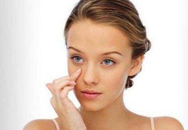 臉油頭發油是濕氣重嗎 臉出油和脾胃有關系嗎 臉油頭發油是濕氣重嗎 臉出油和脾胃有關系嗎