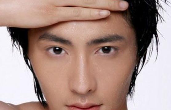 什么導致男性臉上出油嚴重的 男生臉上出油厲害可以刷酸嗎 什么導致男性臉上出油嚴重的 男生臉上出油厲害可以刷酸嗎