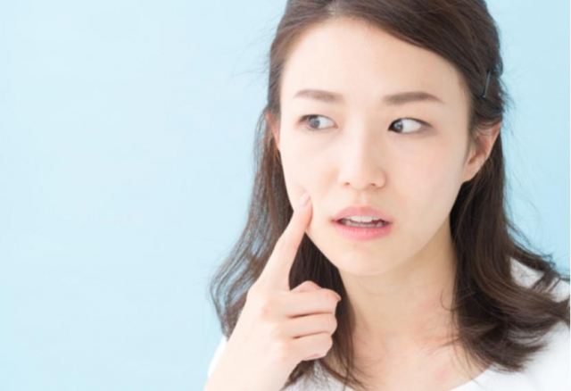 臉上油脂分泌過多時吃什么調理 臉上出油吃什么維生素 臉上油脂分泌過多時吃什么調理 臉上出油吃什么維生素