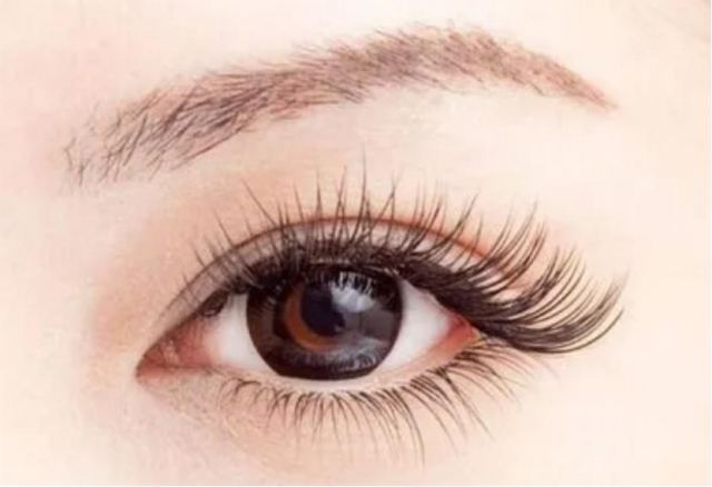 涂什么可以增長睫毛 涂睫毛增長液有危害嗎 涂什么可以增長睫毛 涂睫毛增長液有危害嗎