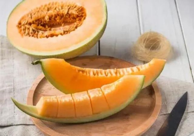 哈密瓜會生痰嗎 化痰最快最有效的食物是什么 哈密瓜會生痰嗎 化痰最快最有效的食物是什么