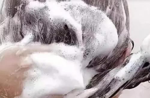 洗發水不好用能拿它干嘛?臨時沒有洗發露怎么辦 洗發水不好用能拿它干嘛?臨時沒有洗發露怎么辦