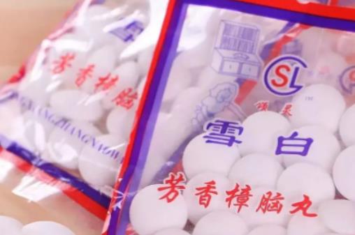 房間放樟腦丸可以驅(qū)蟑螂嗎?樟腦丸可以直接放衣服里嗎 房間放樟腦丸可以驅(qū)蟑螂嗎?樟腦丸可以直接放衣服里嗎