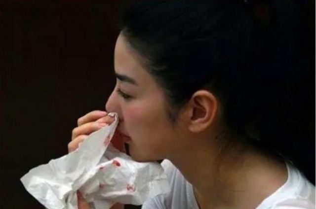 為什么換季時(shí)流鼻血 有鼻炎總流鼻血怎么辦 為什么換季時(shí)流鼻血 有鼻炎總流鼻血怎么辦