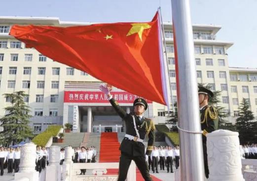 北京升旗時間是根據(jù)什么定的?元旦去北京看升旗的人多嗎 北京升旗時間是根據(jù)什么定的?元旦去北京看升旗的人多嗎