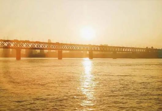 ��h����r�g���m(x��)��ã���hһ����·��_ʼ��ѩ