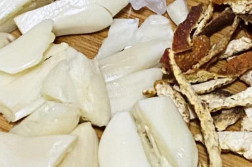 大蒜年前能不能澆水?大蒜苗期發生黃化的原因 大蒜年前能不能澆水?大蒜苗期發生黃化的原因