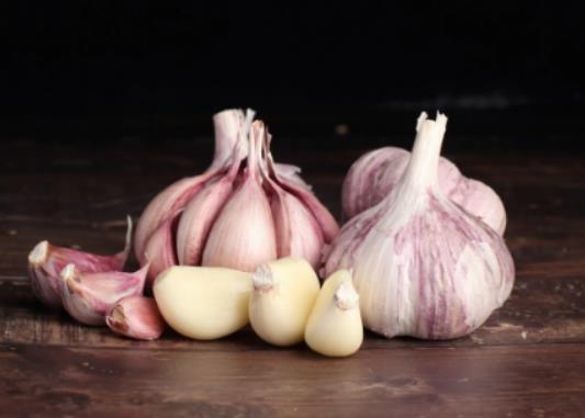 大蒜年前能不能澆水?大蒜苗期發生黃化的原因 大蒜年前能不能澆水?大蒜苗期發生黃化的原因