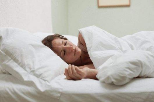 十點半睡覺五點半起睡眠夠嗎?每天十點半睡覺算熬夜嗎 十點半睡覺五點半起睡眠夠嗎?每天十點半睡覺算熬夜嗎