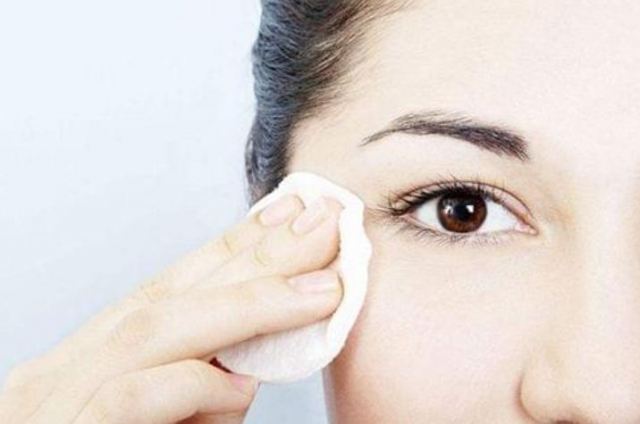 如何卸妝不傷皮膚 每天用卸妝水傷皮膚嗎 如何卸妝不傷皮膚 每天用卸妝水傷皮膚嗎