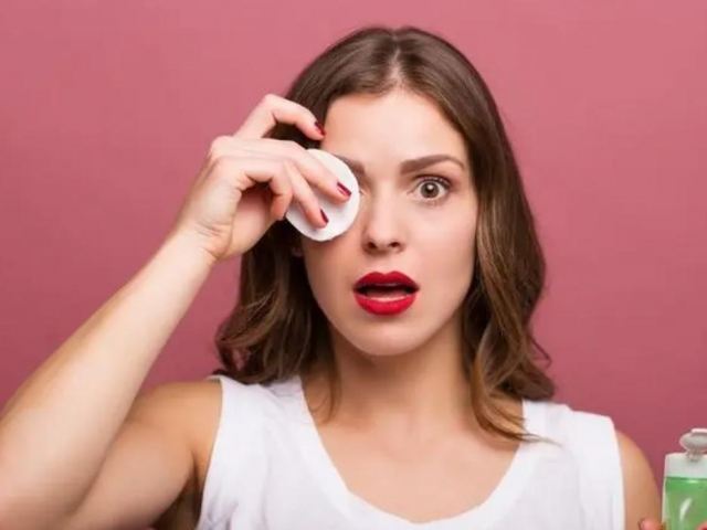 如何卸妝不傷皮膚 每天用卸妝水傷皮膚嗎 如何卸妝不傷皮膚 每天用卸妝水傷皮膚嗎