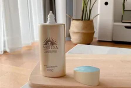 軍訓用防曬霜好還是防曬噴霧好 學生可以直接涂防曬霜嗎 軍訓用防曬霜好還是防曬噴霧好 學生可以直接涂防曬霜嗎