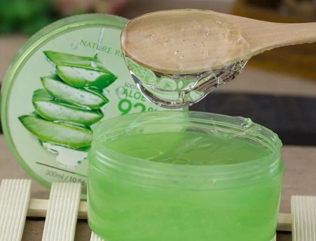 天天睡前抹蘆薈膠好不好 蘆薈膠可以敷一晚上嗎 天天睡前抹蘆薈膠好不好 蘆薈膠可以敷一晚上嗎