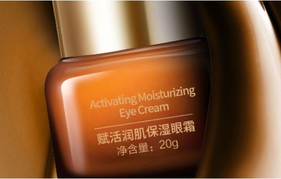 眼霜可以當(dāng)面霜用嗎 用眼霜擦臉有什么好處和壞處 眼霜可以當(dāng)面霜用嗎 用眼霜擦臉有什么好處和壞處