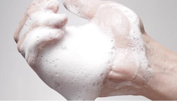 沐浴露和香皂哪個健康 香皂可以應急卸妝嗎 沐浴露和香皂哪個健康 香皂可以應急卸妝嗎