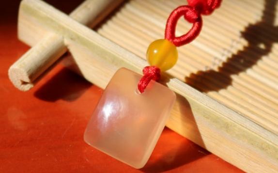 魚驚石佩戴有什么好處 魚驚石為什么不能戴 魚驚石佩戴有什么好處 魚驚石為什么不能戴