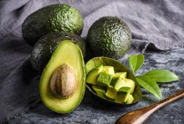 牛油果熟了能放多久 牛油果怎么看熟了嗎 牛油果熟了能放多久 牛油果怎么看熟了嗎