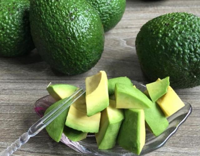 牛油果熟了能放多久 牛油果怎么看熟了嗎 牛油果熟了能放多久 牛油果怎么看熟了嗎