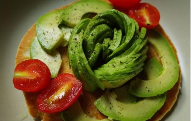 牛油果硬的能吃嗎 牛油果可以放多久 牛油果硬的能吃嗎 牛油果可以放多久