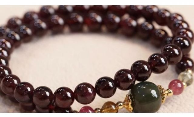 һ��ʯ��ʯ�����w��� Ů�˴�ʯ��ʯ�p���ÆΔ���