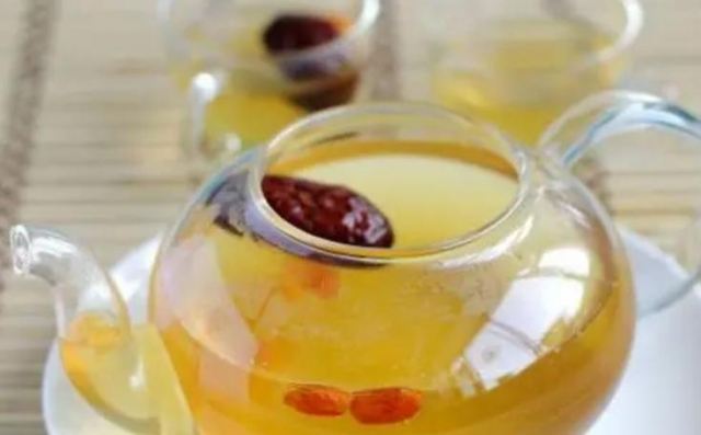 �S����ˮ�����L�ںȆ� ��Щ�˲��m�Ϻ��S��ˮ