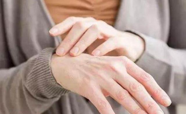 黃芪泡水可以長期喝嗎 那些人不適合喝黃芪水 黃芪泡水可以長期喝嗎 那些人不適合喝黃芪水