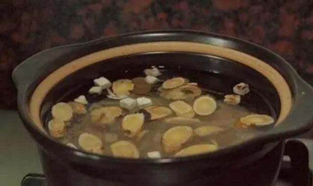 當歸黃芪泡水喝會上火嗎 當歸黃芪泡水喝的禁忌是什么 當歸黃芪泡水喝會上火嗎 當歸黃芪泡水喝的禁忌是什么