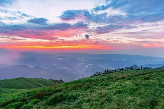 �Ї����m��ȥ¶�Iʮ��ɽ�壬�书ɽ�L���^�����ɾ��^�o�㲻һ�ӵ��w�