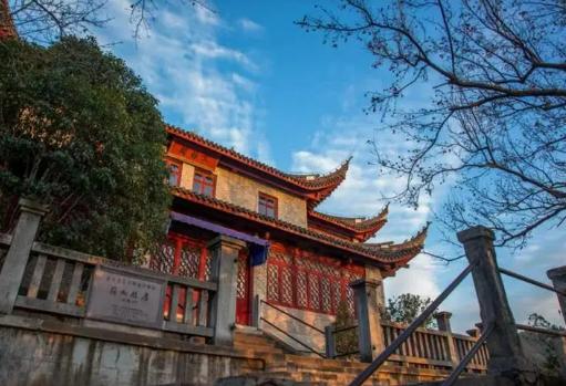 中國十大佛教名山排名,五臺山是文殊菩薩的道場、峨眉山風景美 中國十大佛教名山排名,五臺山是文殊菩薩的道場、峨眉山風景美