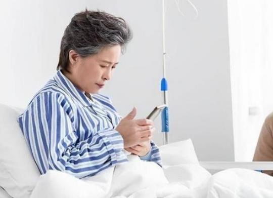 怎么區分是皰疹還是皮炎?成人攜帶水痘病毒會不會傳染給嬰兒 怎么區分是皰疹還是皮炎?成人攜帶水痘病毒會不會傳染給嬰兒