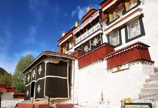 中國十大藏傳佛教寺院,布達拉宮歷史悠久、扎什倫布寺文化底蘊深厚 中國十大藏傳佛教寺院,布達拉宮歷史悠久、扎什倫布寺文化底蘊深厚