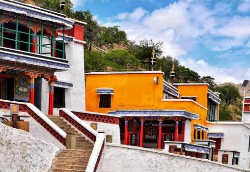 中國十大藏傳佛教寺院,布達拉宮歷史悠久、扎什倫布寺文化底蘊深厚 中國十大藏傳佛教寺院,布達拉宮歷史悠久、扎什倫布寺文化底蘊深厚