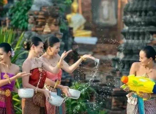 潑水節是傣族的新年嗎?潑水節是哪個民族的特有節日 潑水節是傣族的新年嗎?潑水節是哪個民族的特有節日