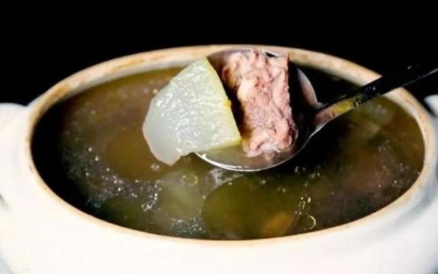 荷葉水鴨湯的禁忌人群 荷葉水鴨湯怎么做好吃 荷葉水鴨湯的禁忌人群 荷葉水鴨湯怎么做好吃