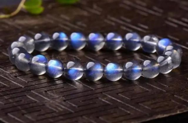 �¹�ʯ��ʲôԽ��Խ���� �¹�ʯһ����ʲô�rλ