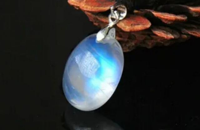 �¹�ʯ��ʲôԽ��Խ���� �¹�ʯһ����ʲô�rλ