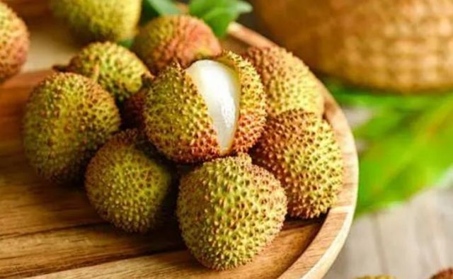 荔枝放水里泡會壞嗎 荔枝泡鹽水的作用是什么 荔枝放水里泡會壞嗎 荔枝泡鹽水的作用是什么