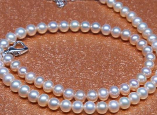 珍珠項(xiàng)鏈可以用肥皂水洗嗎?珍珠項(xiàng)鏈戴久了會(huì)無(wú)光澤嗎 珍珠項(xiàng)鏈可以用肥皂水洗嗎?珍珠項(xiàng)鏈戴久了會(huì)無(wú)光澤嗎