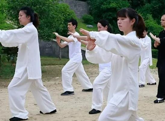 練太極拳能治腰椎病嗎?太極拳可以練腿部力量嗎 練太極拳能治腰椎病嗎?太極拳可以練腿部力量嗎