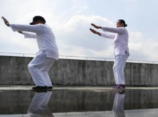 Ů�Կ��Ծ��˶��\�������˶��\����ѕr(sh��)�g