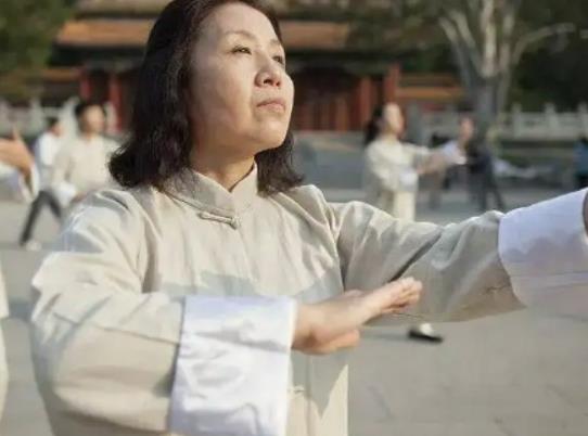 八段錦什么時間練最好?八段錦適合飯前練還是飯后練 八段錦什么時間練最好?八段錦適合飯前練還是飯后練