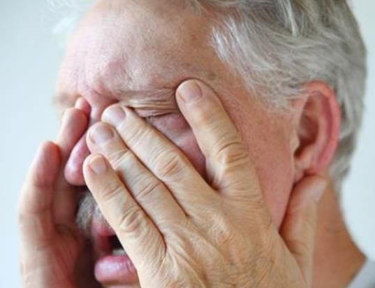 白內(nèi)障有眩光正常嗎?白內(nèi)障會(huì)阻擋光線(xiàn)嗎 白內(nèi)障有眩光正常嗎?白內(nèi)障會(huì)阻擋光線(xiàn)嗎