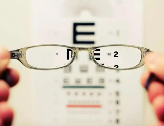 ok鏡是家長給戴還是孩子自己戴?ok鏡可以讓孩子自己戴嗎